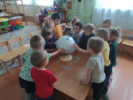 Занятие во 2 младшей группе Занятие во 2 младшей группе.